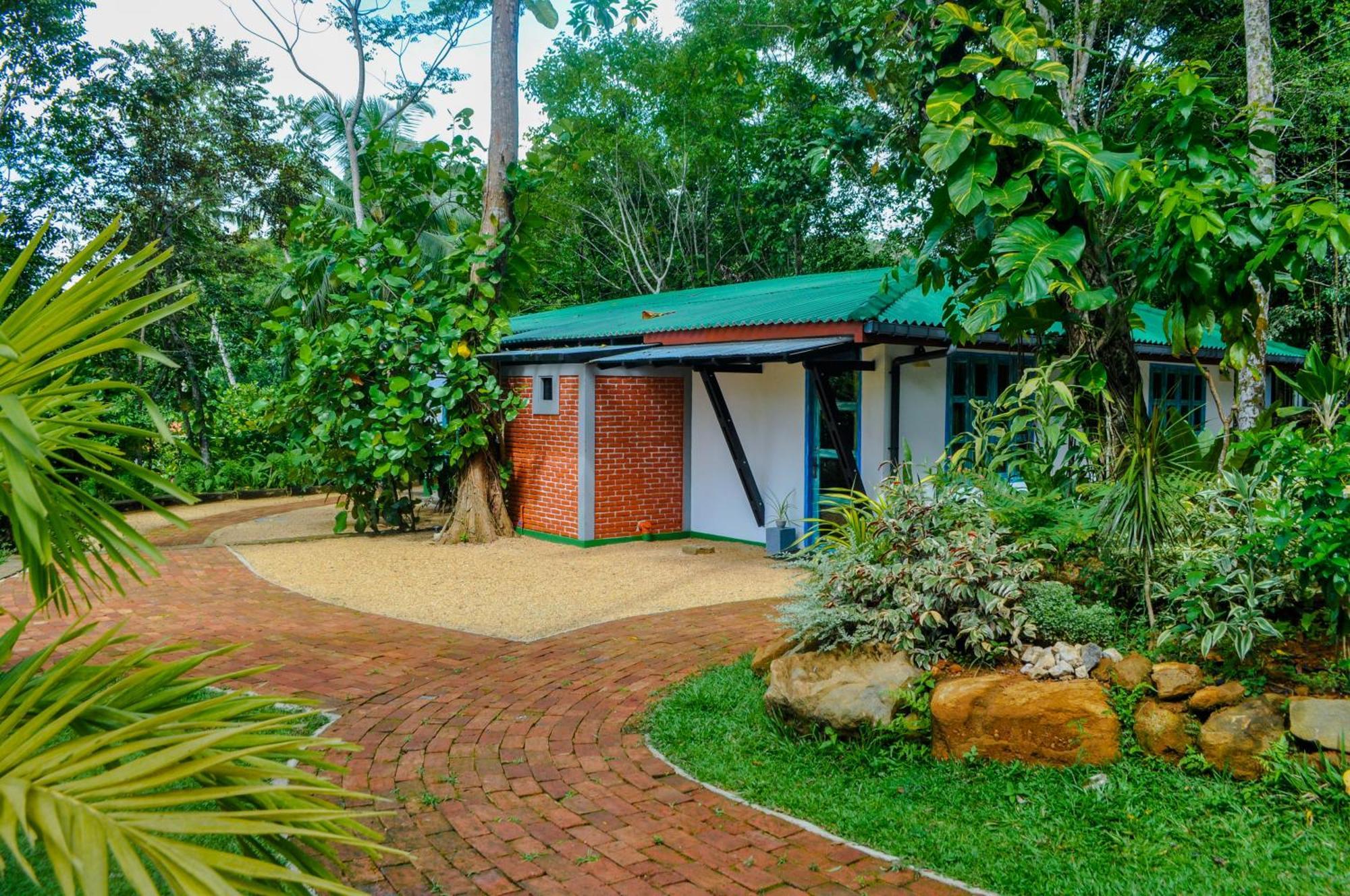 Hotel Uma Garden Kandegedara Matugama Esterno foto